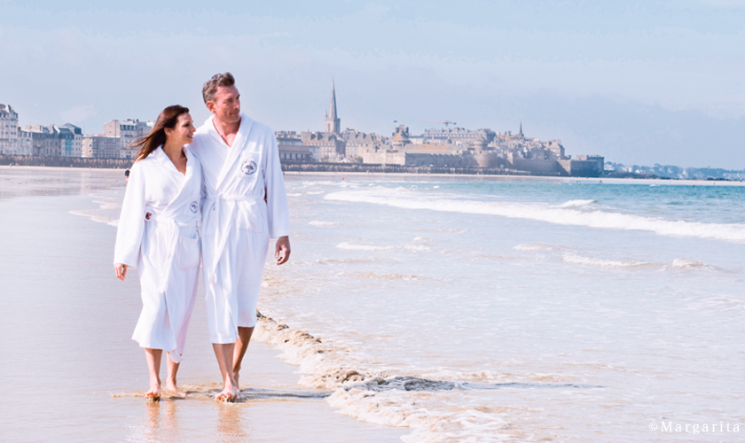 本場のタラソテラピーと温泉療法で心と体を整える、特別な体験を。